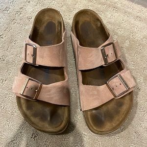 Birkenstock Aizona BS in light rose. Size 38/7.5. Good used condition.